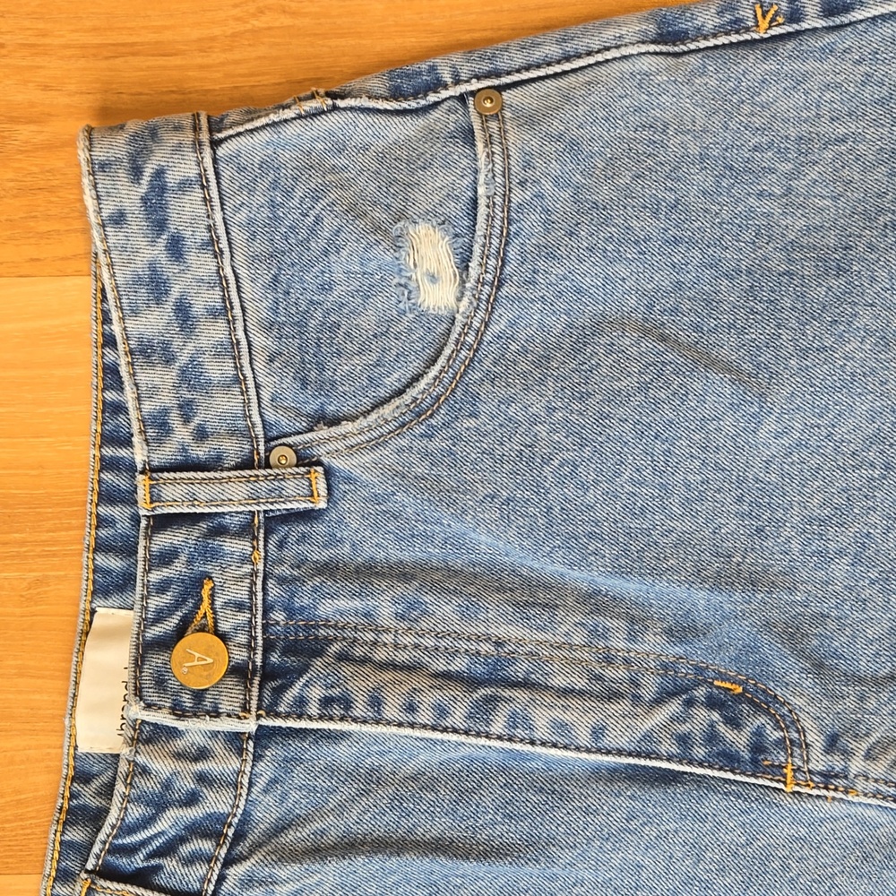 Abrand "Carrie" Jean Shorts - Picture 5 of 9